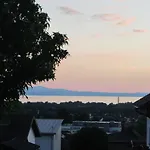 Sandra Mit Balkon -naehe Bodensee&pfaender *