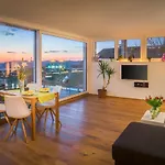 Sandra Mit Balkon -naehe Bodensee&pfaender Hörbranz