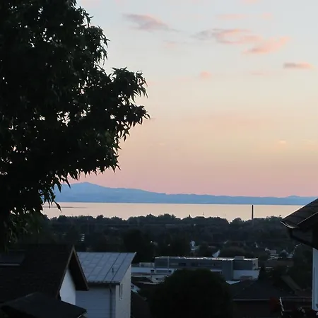 Sandra Mit Balkon -naehe Bodensee&pfaender *