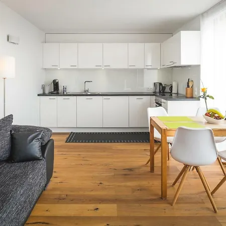 Apartment Sandra Mit Balkon -naehe Bodensee&pfaender *